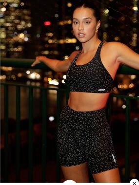 Lorna Jane Reflective Night Cat Sports Bra
